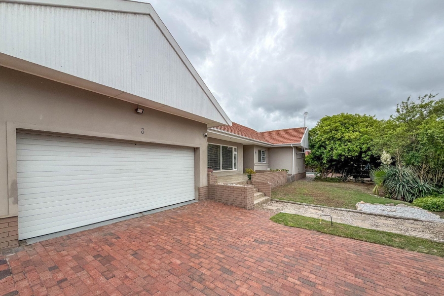 To Let 4 Bedroom Property for Rent in Humewood Eastern Cape